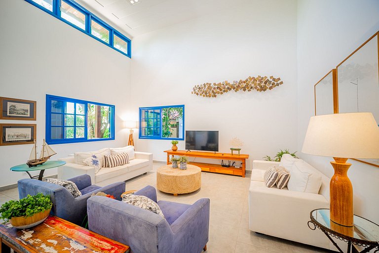 BZ102 House with 4 suites 150 meters from the beach!