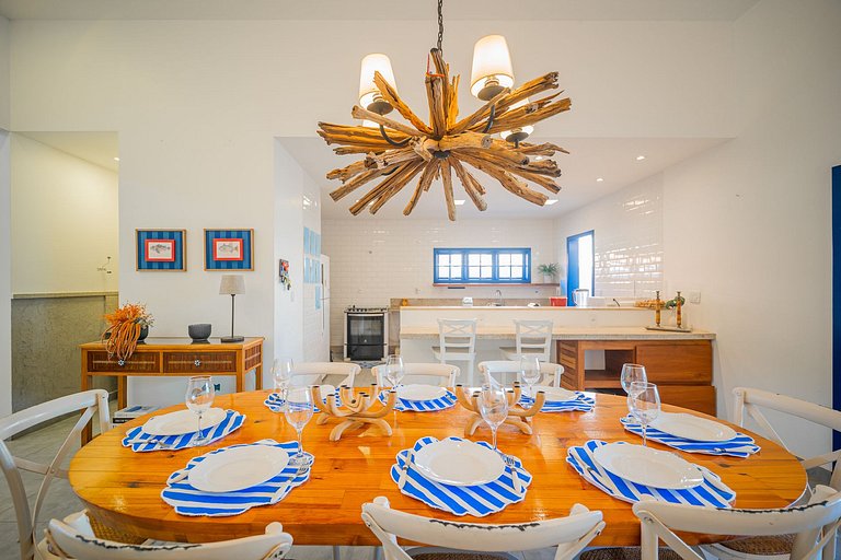 BZ102 House with 4 suites 150 meters from the beach!