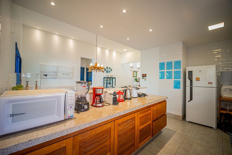 BZ102 House with 4 suites 150 meters from the beach!