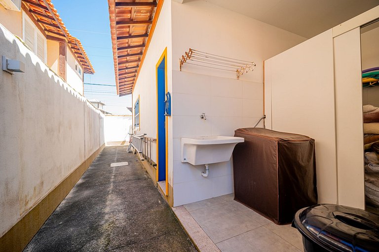 BZ102 House with 4 suites 150 meters from the beach!