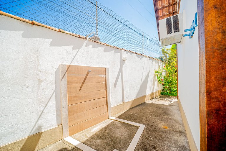 BZ102 Casa com 4 suítes 150 metros da Praia!