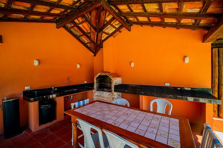 BZ102 Casa com 5 quartos 150 metros da Praia!