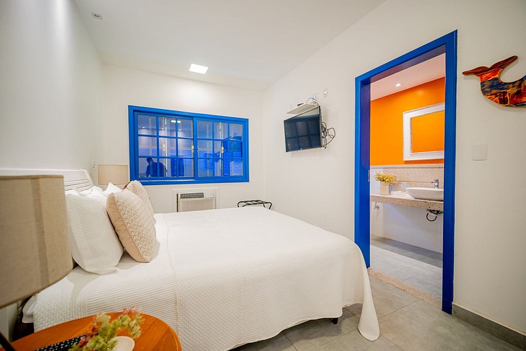 BZ102 House with 4 suites 150 meters from the beach!