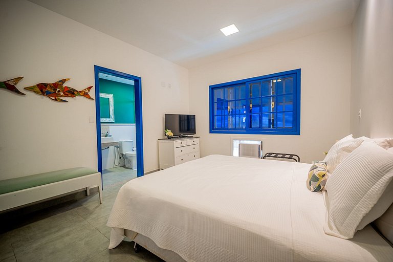 BZ102 Casa com 4 suítes 150 metros da Praia!