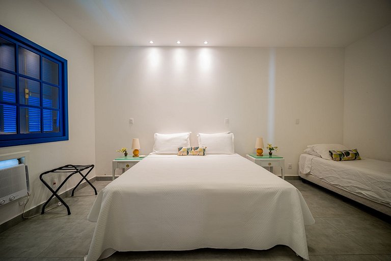 BZ102 House with 4 suites 150 meters from the beach!