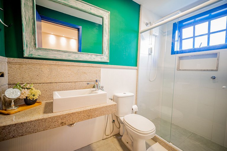 BZ102 House with 4 suites 150 meters from the beach!