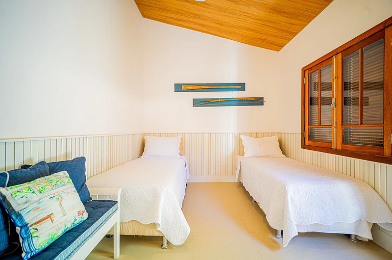 BZ13 House with 5 bedrooms and a private gourmet area!