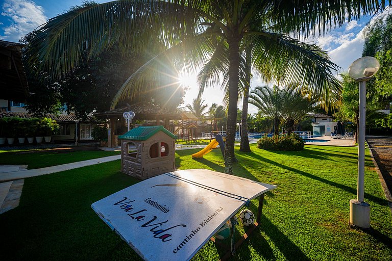 300m da Praia, casa 4 suítes, churrasqueira em Condomínio.