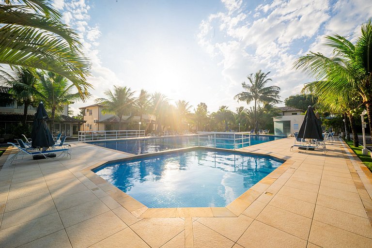 300m da Praia, casa 4 suítes, churrasqueira em Condomínio.