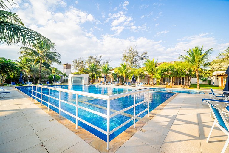 300m da Praia, casa 4 suítes, churrasqueira em Condomínio.