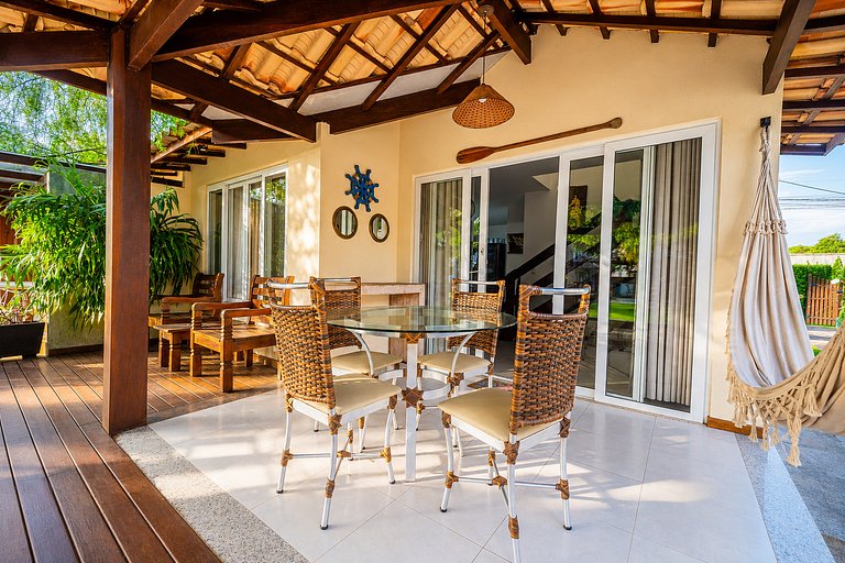 300m da Praia, casa 4 suítes, churrasqueira em Condomínio.