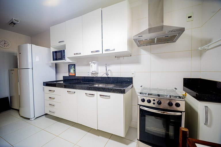 300m da Praia, casa 4 suítes, churrasqueira em Condomínio.
