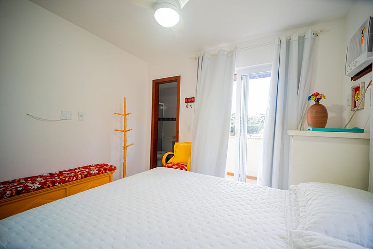 300m da Praia, casa 4 suítes, churrasqueira em Condomínio.