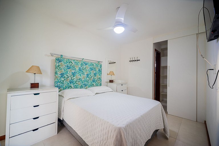 300m da Praia, casa 4 suítes, churrasqueira em Condomínio.