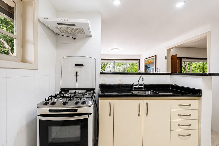 Center 600m from Rua das Pedras! House with 5 suites Bz86