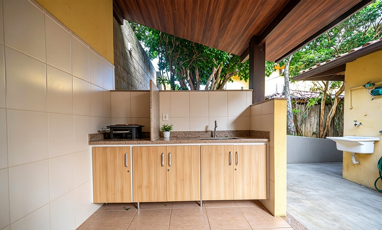 Center 600m from Rua das Pedras! House with 5 suites Bz86