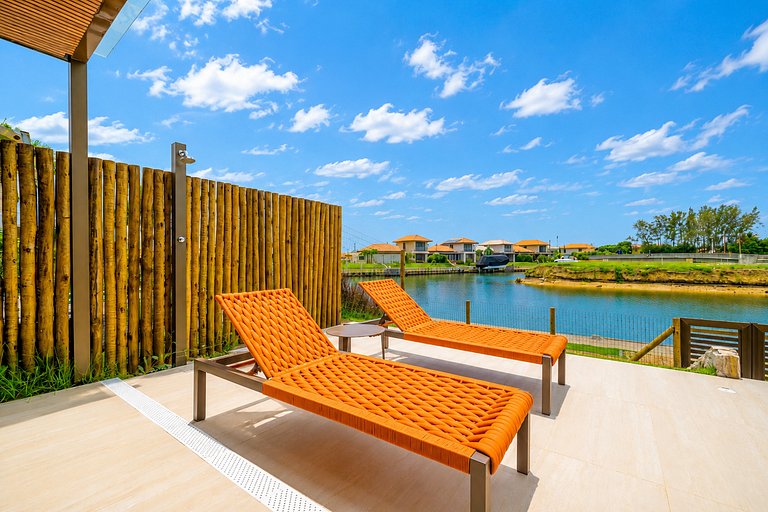 Bz53 House with pool in front of the Canal - Arete