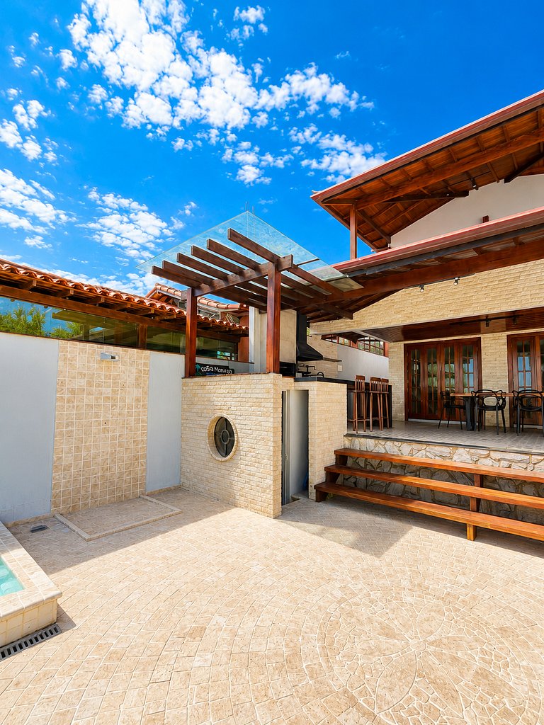 Casa con piscina y vista a la playa de Armação BZ107