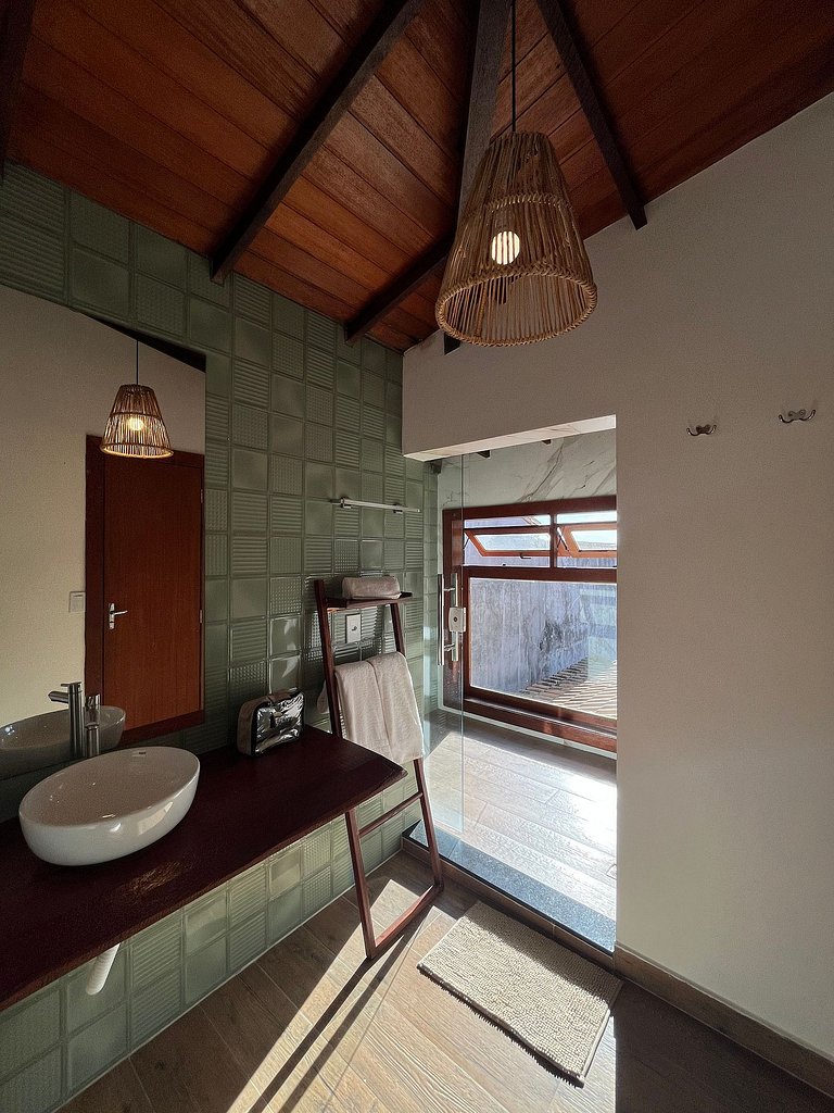 Casa con piscina y vista a la playa de Armação BZ107