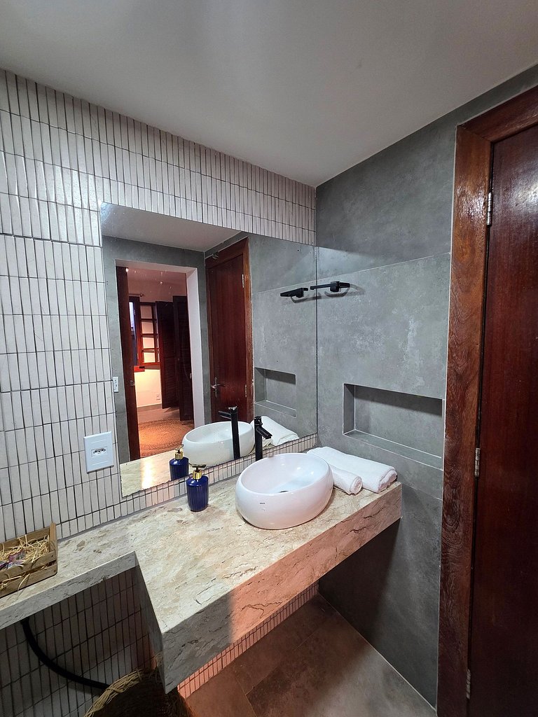 Casa com Piscina e Vista Praia da Armação! BZ107