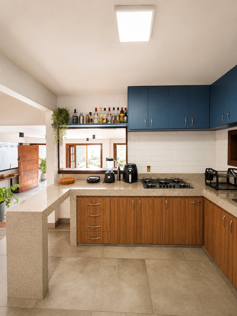 Casa com Piscina e Vista Praia da Armação! BZ107