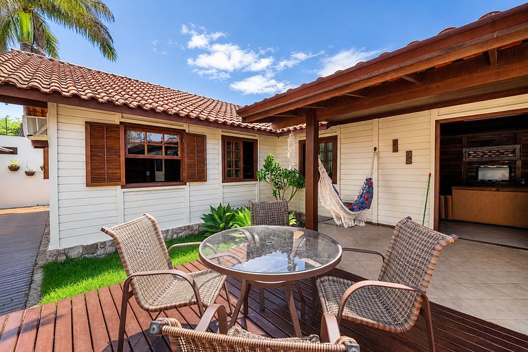 Casa c/ Piscina e Sauna! 300m da Praia