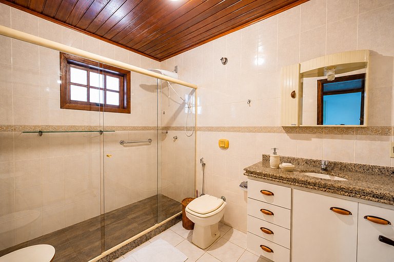 Casa c/ Piscina e Sauna! 300m da Praia