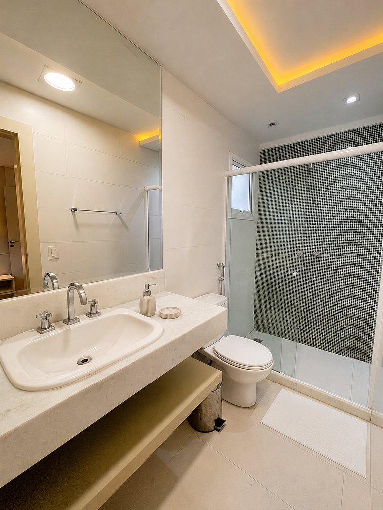 Piscina Privativa/ Centro/ 6 Quartos/ Churrasqueira - BZ22