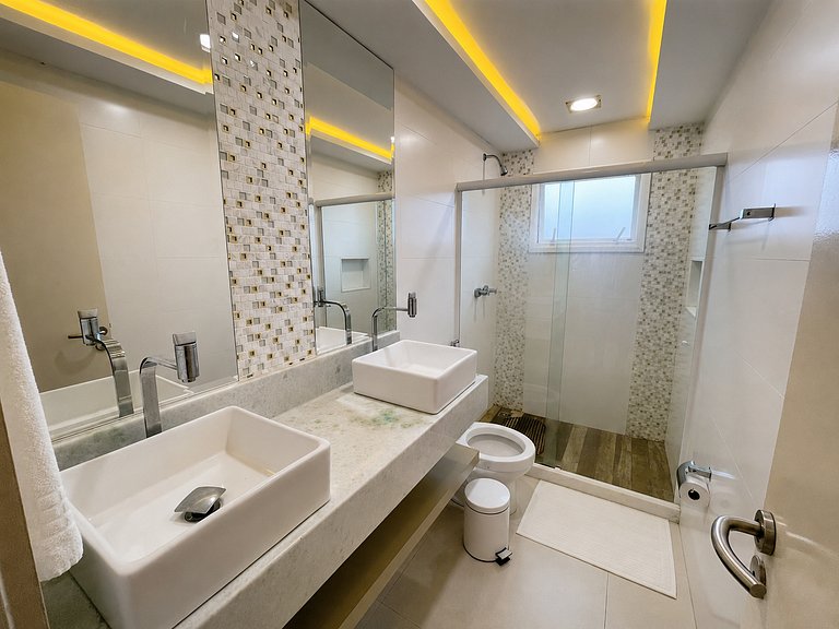 Piscina Privativa/ Centro/ 6 Quartos/ Churrasqueira - BZ22