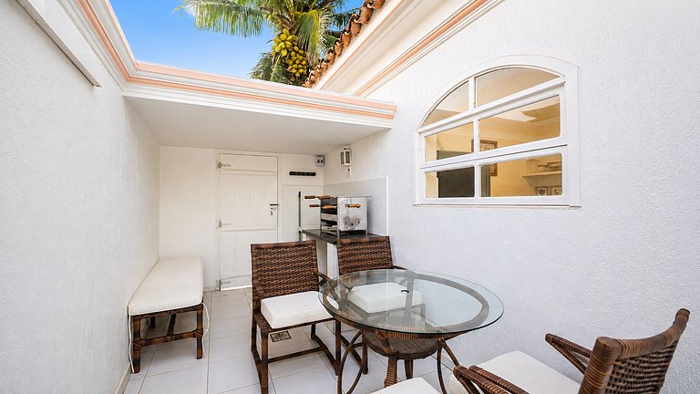 Beachfront House | 3 Bedrooms + Barbecue Grill BZ31