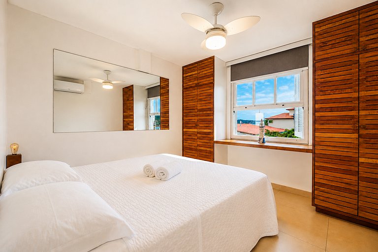 Beachfront House | 3 Bedrooms + Barbecue Grill BZ31