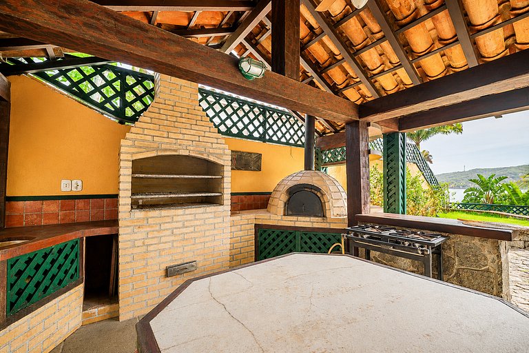 Beachfront mansion at Ferradura Beach! BZ81