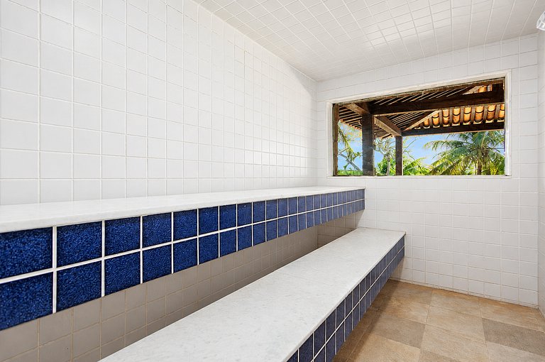Beachfront mansion at Ferradura Beach! BZ81