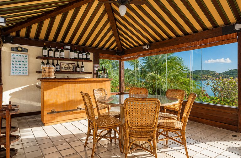 Beachfront mansion at Ferradura Beach! BZ81