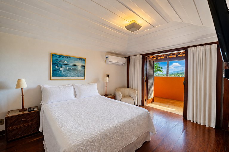 Beachfront mansion at Ferradura Beach! BZ81