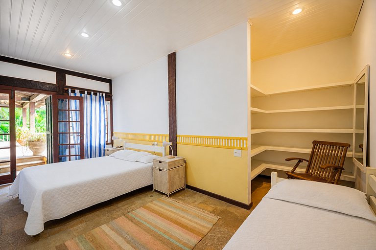 Beachfront mansion at Ferradura Beach! BZ81