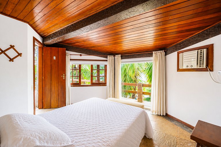 Beachfront mansion at Ferradura Beach! BZ81