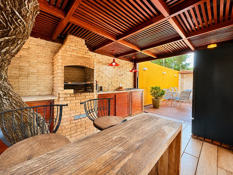 Casa 4 Suítes Centro, 600m Rua das Pedras + Churr. priv. BZ5