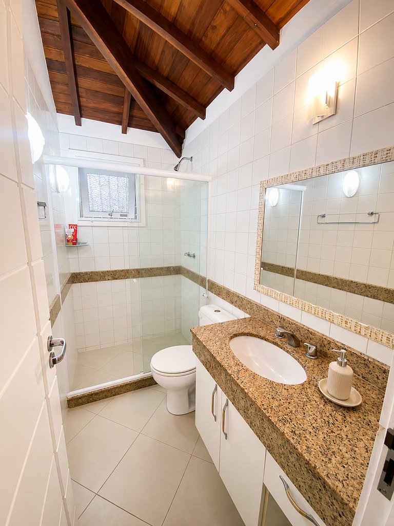 Casa 4 Suítes Centro, 600m Rua das Pedras + Churr. priv. BZ5