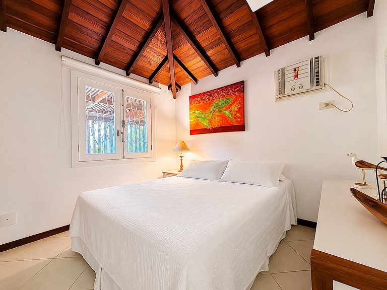 Casa 4 Suítes Centro, 600m Rua das Pedras + Churr. priv. BZ5