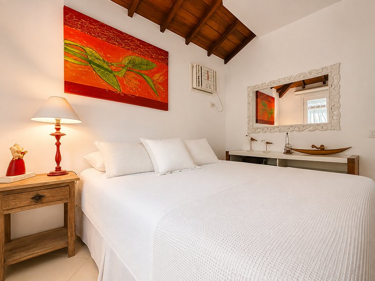 Casa con 4 suites en el centro, a 600 metros de la Rua das P