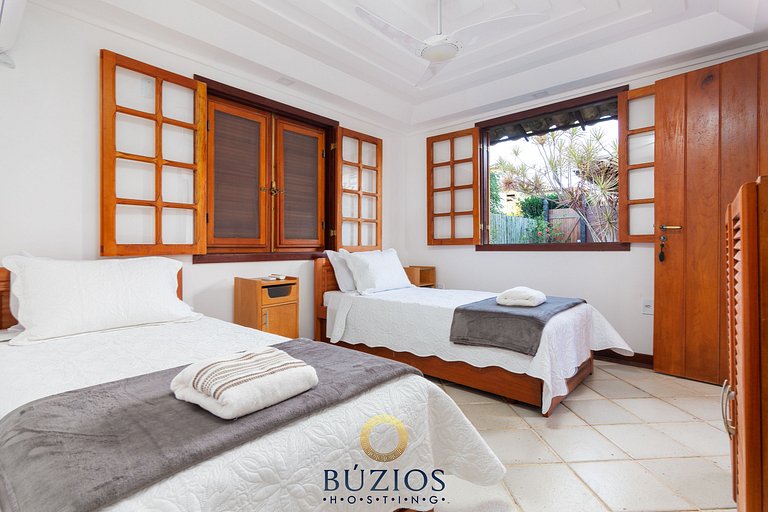Bz46 300m from the beach! House with 5 suites!