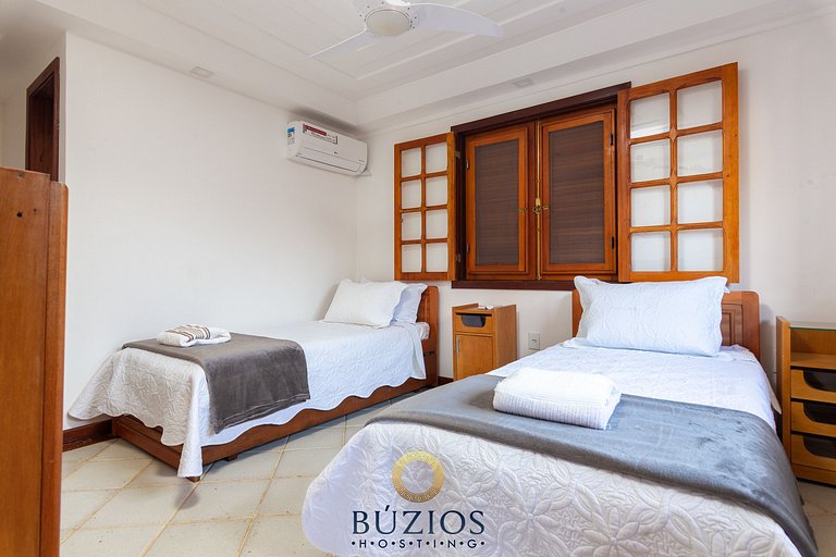 Bz46 300m from the beach! House with 5 suites!