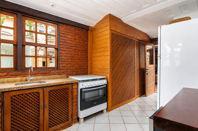Casa com piscina e sauna a 300m da praia BZ34