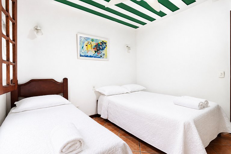Casa com piscina e sauna a 300m da praia BZ34