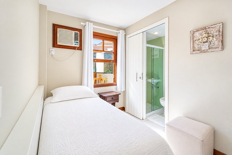 BZ21 600 metros de la Orla Bardot Hermosa casa con 4 suites