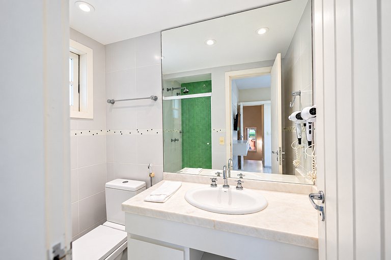 BZ21 600 metros de la Orla Bardot Hermosa casa con 4 suites