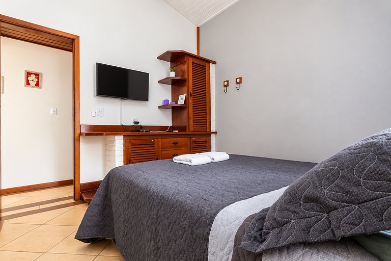 BZ16 Casa c/ churrasqueira Privativa em Cond. Club